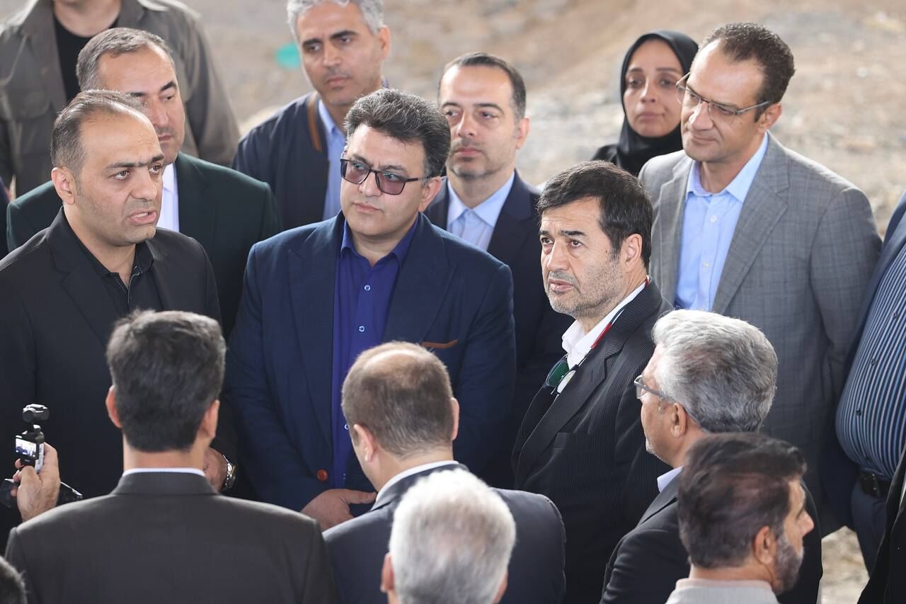 بازدید دنیامالی از مجموعه ورزشی امام خمینی (ره) اراک/ دستور وزیر ورزش بر تسریع در تکمیل پروژه 3 هزار نفری