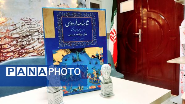نشست ادبی دانش‌آموزان در کافه کتاب آموزشگاه هیات امنایی فرزانگان