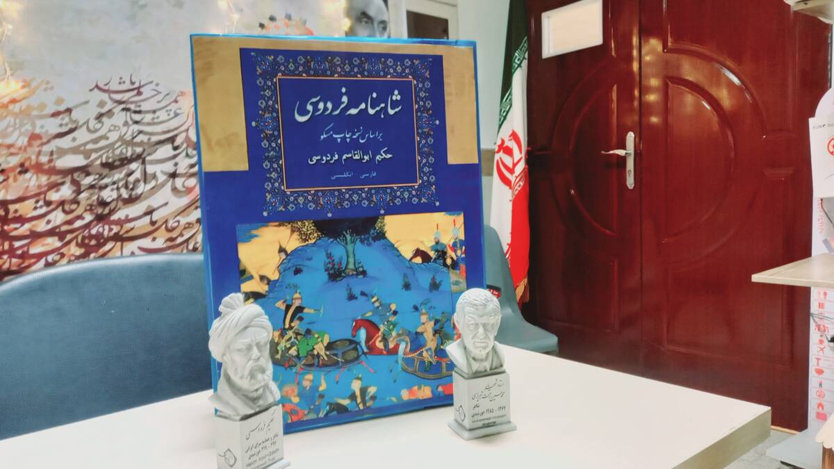 نشست ادبی دانش‌آموزان در کافه کتاب آموزشگاه هیات امنایی فرزانگان