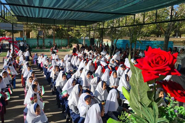 آیین نواختن زنگ ایثار و مقاومت در مدارس آباده