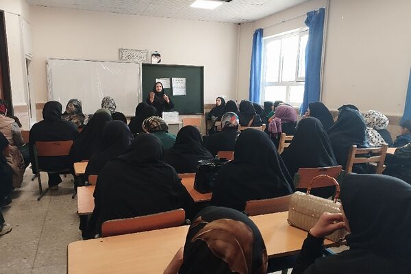 جلسه انجمن و اولیا در دبیرستان فاطمه آهنچی مشهد