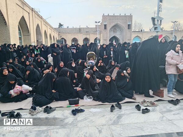 مردم ولایت مدار نیشابور در سوگ رهبر آزاده شهیدشان در مسجد جامع