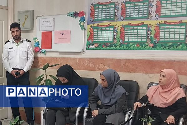 اجرای طرح «همیار پلیس» در دبستان شهید مجید مجیدی ناحیه دو شهرری 