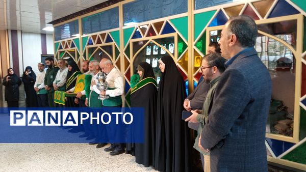 حضور خادمین حرم مطهر امام رضا (ع) به‌مناسبت دهه کرامت و هفته معلم در اداره آموزش و پرورش منطقه ۱۹