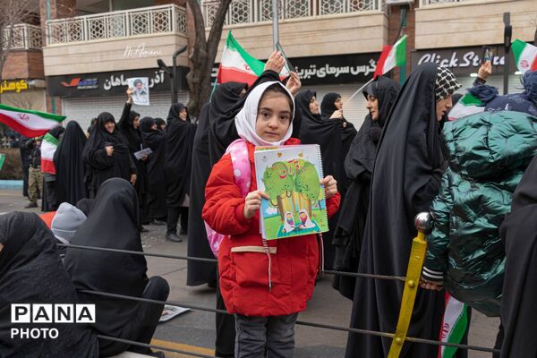 سربازان کوچک در اجتماع مردمی تبریز به خونخواهی از رهبر شهید