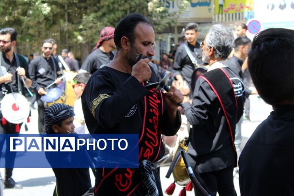 برپایی پرشور مراسم عزاداری سیدالشهدا در خیابان‌های نیشابور 
