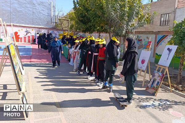 آیین گرامیداشت هفته بهداشت روان و تقدیر از همیاران مشاور در دبیرستان دخترانه رضوان برگزار شد