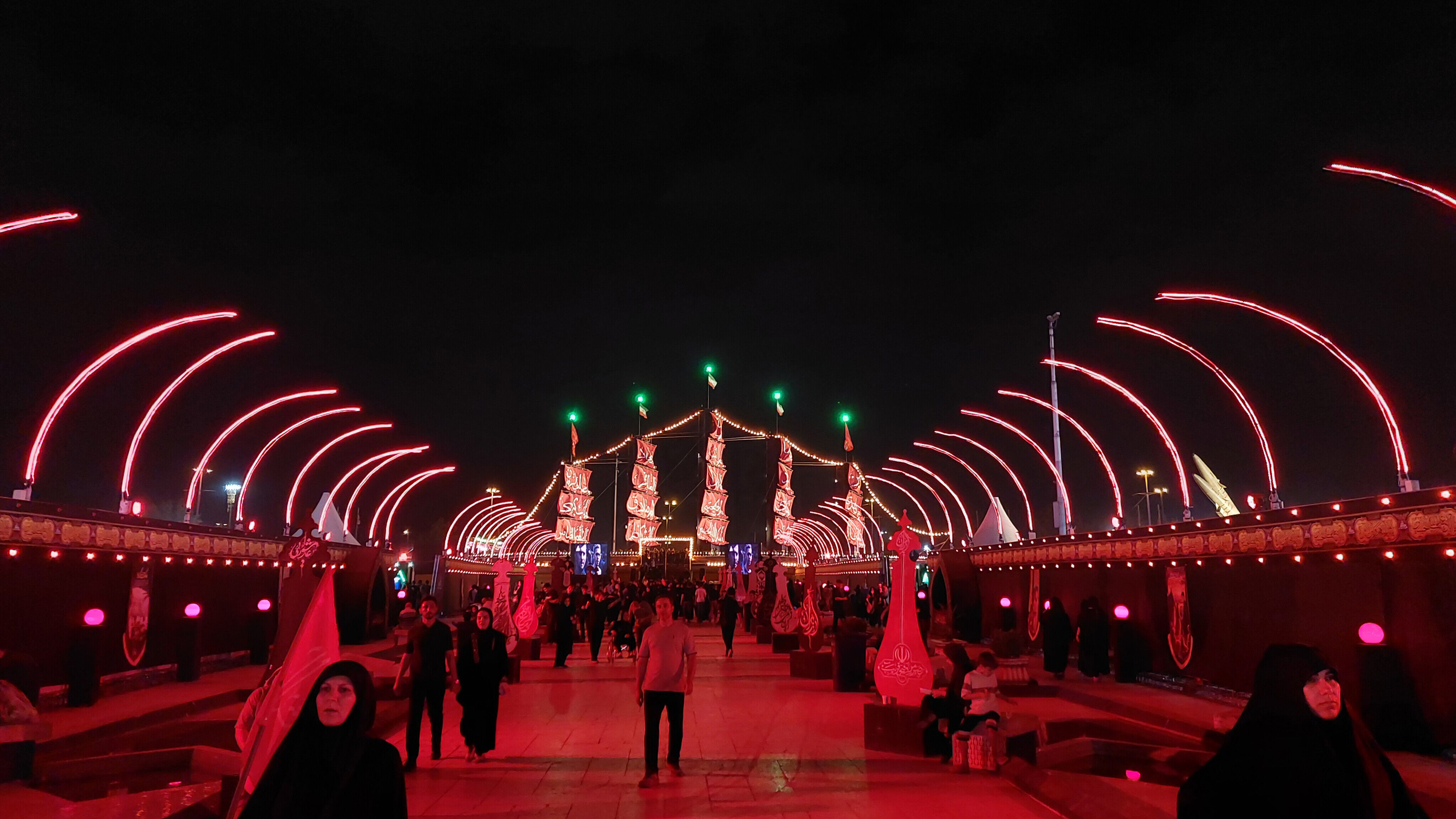 محرم‌شهر آغاز همدلی زائران اربعین در میدان آزادی