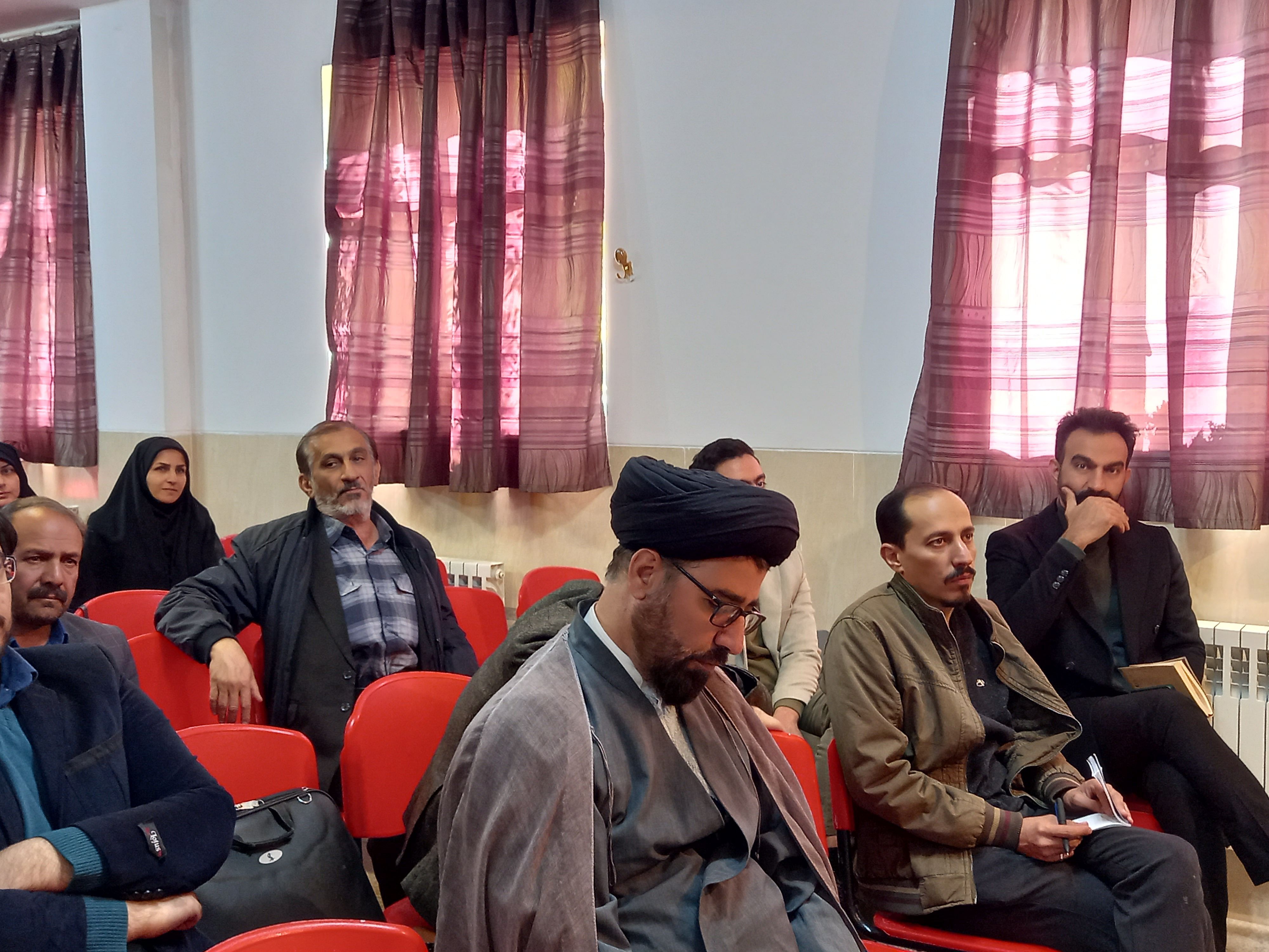 جلسه‌ توانمندسازی مربیان، معاونان پرورشی و سازمان دانش‌آموزی شهرستان فلاورجان 