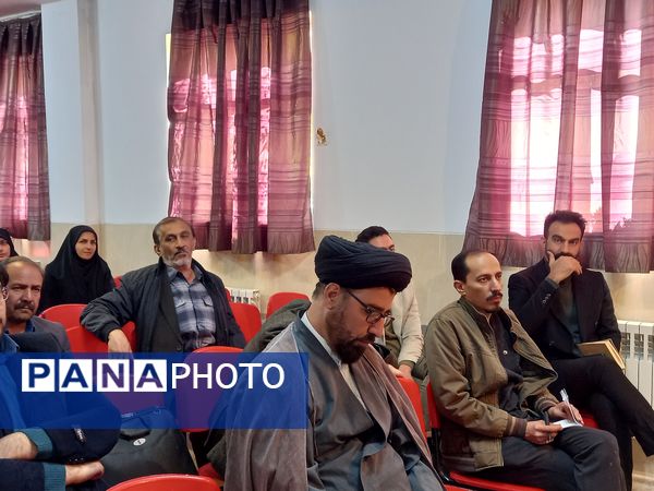 جلسه‌ توانمندسازی مربیان، معاونان پرورشی و سازمان دانش‌آموزی شهرستان فلاورجان 