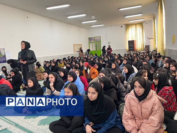 برگزاری جلسه پیشگیری از آسیب‌های اجتماعی در هنرستان بصیرت آشخانه