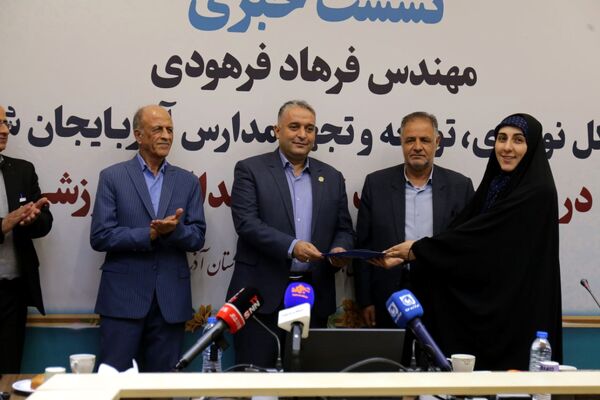 نشست خبری مدیرکل نوسازی، توسعه و تجهیز مدارس آذربایجان شرقی
