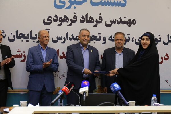 نشست خبری مدیرکل نوسازی، توسعه و تجهیز مدارس آذربایجان شرقی