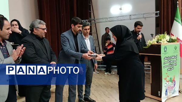 مراسم تجلیل از برگزیدگان نوجوان سالم