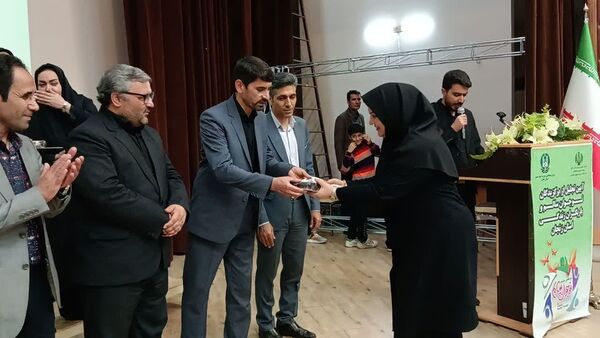 مراسم تجلیل از برگزیدگان نوجوان سالم