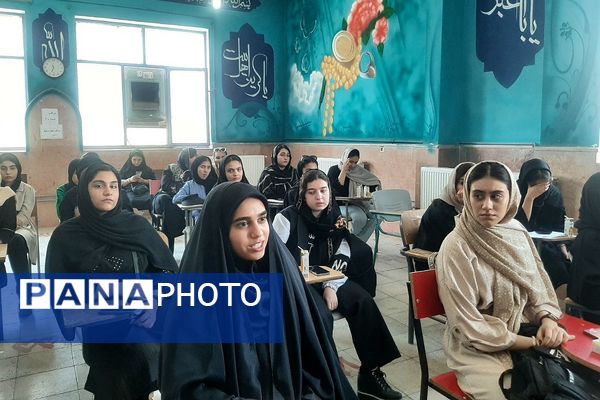  فعالیت پایگاه انتخاب رشته کنکور 1403 با حضور مشاوران برتر در شهرستان ورامین