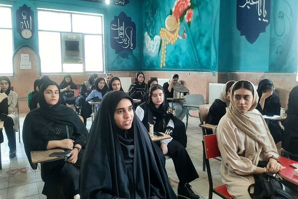  فعالیت پایگاه انتخاب رشته کنکور 1403 با حضور مشاوران برتر در شهرستان ورامین