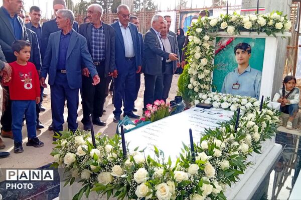 مراسم گرامیداشت چهلمین روز شهادت شهید علی کیانی در گلزار شهدای یاسوج