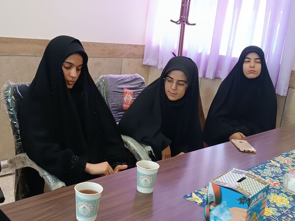 دیدار مدیر جدید آموزش و پرورش گناباد با جمعی از دانش‌آموزان