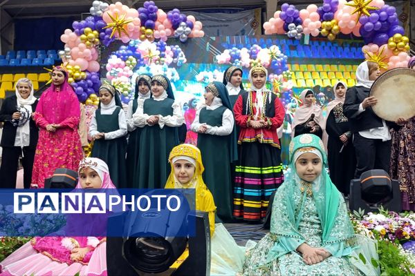 گردهمایی رانندگان سفیر مهر در هفته حمل‌ونقل شیراز