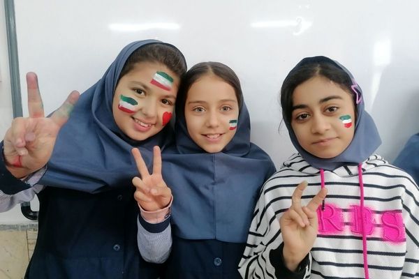 مدارس اسلامشهر یکصدا در جشن انقلاب 