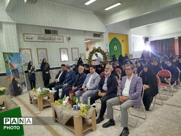 آیین «زنگ جوانه‌ها» در دبیرستان شهیده حجاب سمنان
