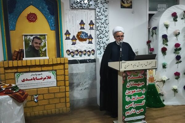 گرامیداشت اولین روزه دانش‌آموزان دبستان شهید بامدی