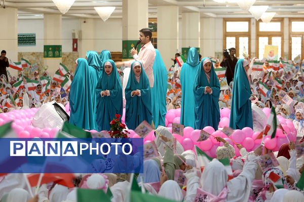 دختران، مهمان حضرت معصومه(س) شدند