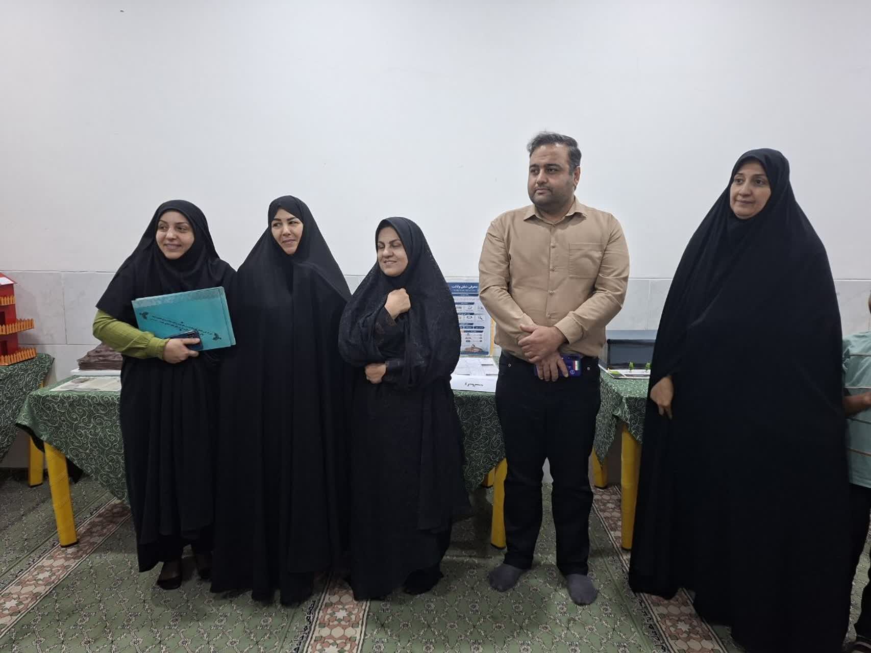 غرفه دبیرستان دخترانه شاهد طالقانی به‌مناسبت هفته مشاغل 
