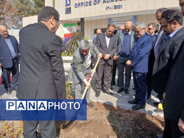 کاشت نهال یادمان صحن دانش تا کرسی قانون‌گذاری 