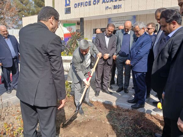 کاشت نهال یادمان صحن دانش تا کرسی قانون‌گذاری 