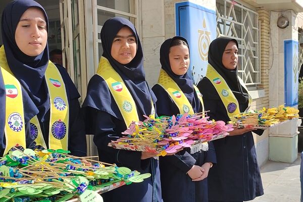 جشن ولادت حضرت زینب (س) و روز پرستار در دبیرستان مهر