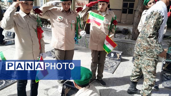 غبار روبی مزار شهدا نیشابور در هفته امور تربیتی