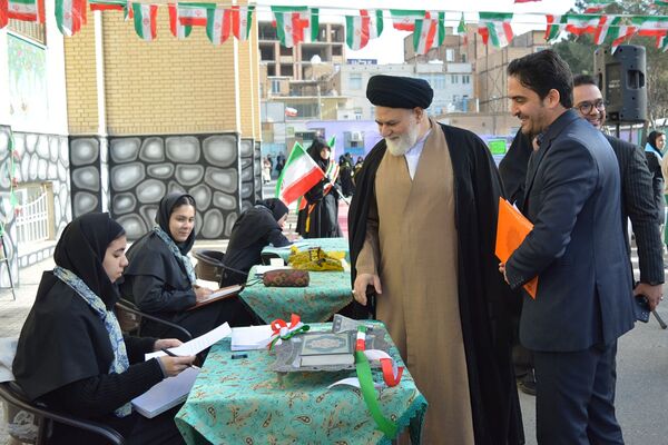 طنین زنگ انقلاب در بهارستان‌دو 