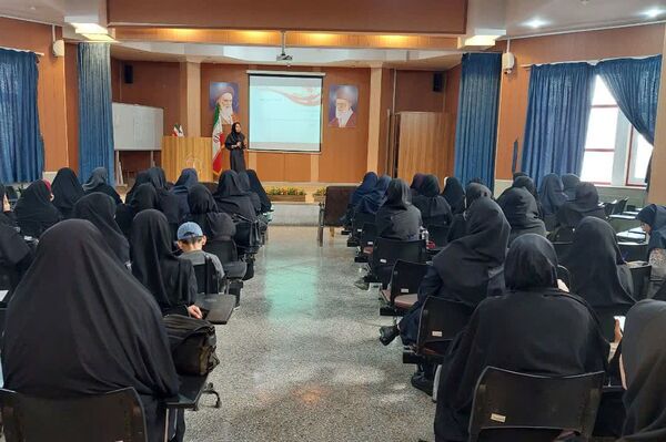 کارگاه توانمندسازی مراقبین و رابطین سلامت مدارس ناحیه۶