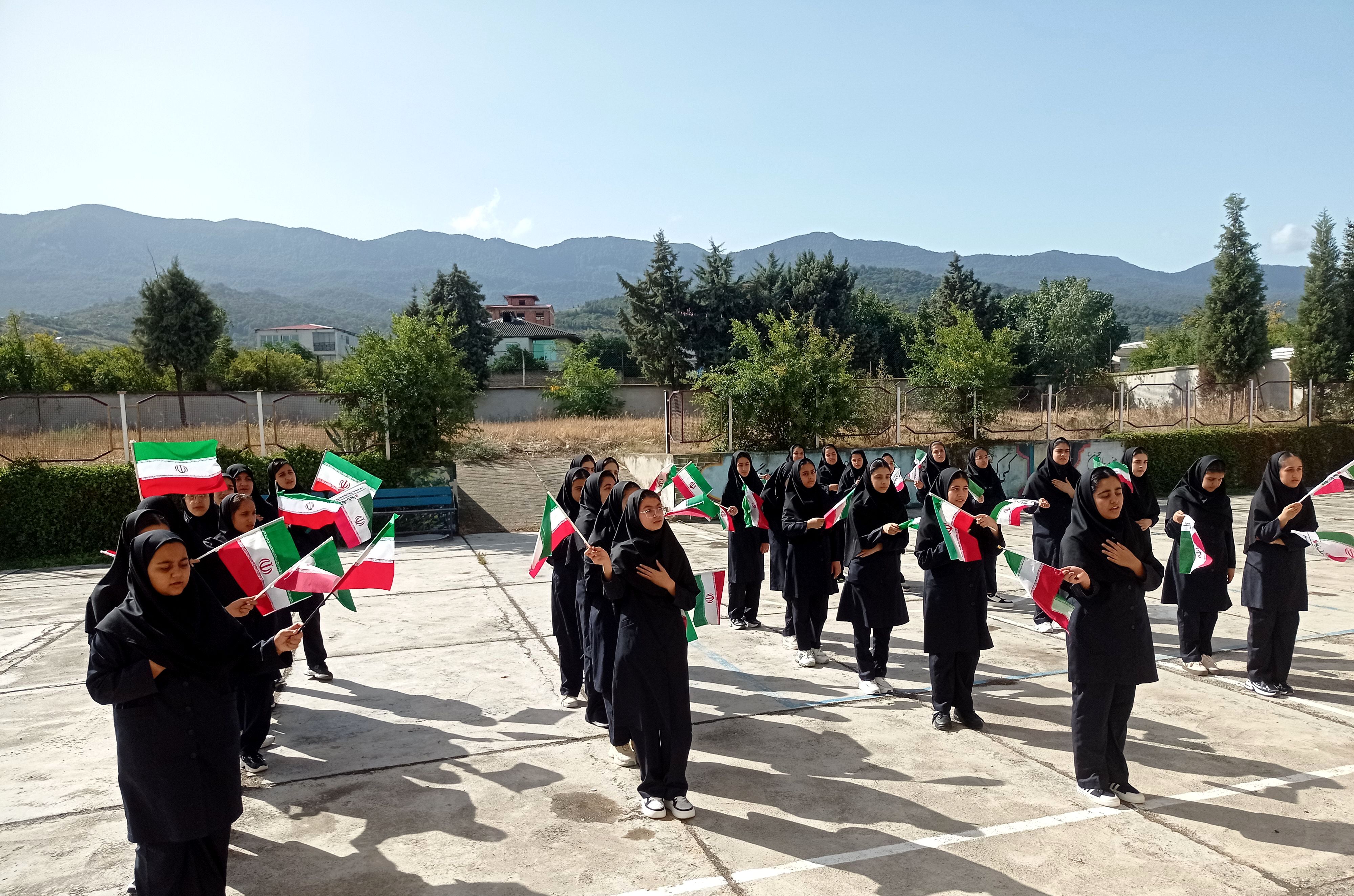 جشن جوانه‌ها در دبیرستان یاران امام 