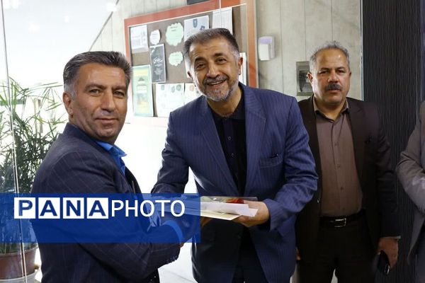 بازدید نماینده مجلس از آموزش‌وپرورش فیروزکوه و دیدار با کتابداران