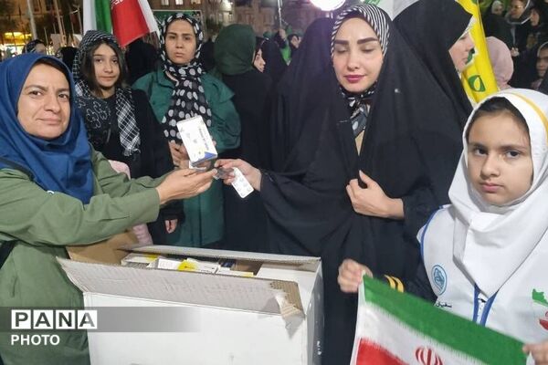 برپایی ایستگاه سلامت با حضور سفیران سلامت دانش‌آموزی ناحیه 2 شهرری در میدان نماز