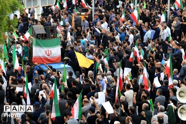 وداع حماسی دریادلان هرمزگان با فرمانده شهید علیرضا تنگسیری در بندرعباس