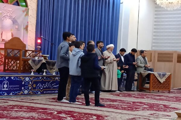  محفل انس با قرآن خانوادگی در دارالقرآن حضرت ولی عصر(عج) 