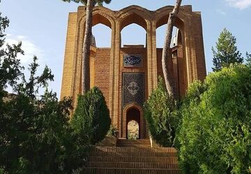 روایتی از تاریخ و ادب در آرامگاه میررضی‌الدین تویسرکان