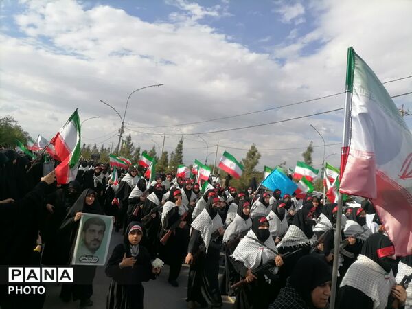 رژه «بانوان جان فدای ایران» در بلوار پیامبر اعظم قم