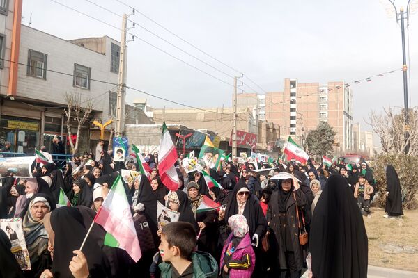 حضور دانش‌آموزان دبیرستان بانوخمسه در راهپیمایی22 بهمن رباط‌کریم 