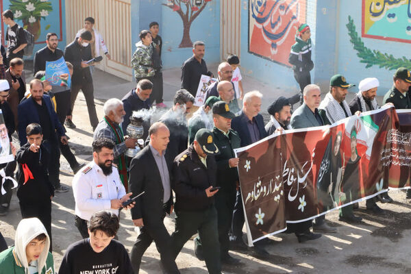 راهپیمایی روز دانش‌آموز در محمدشهر کرج 