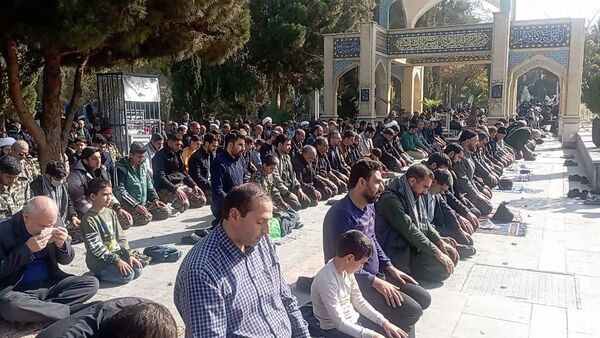 اقامه نماز باران در گلستان شهدا اصفهان به امامت  حضرت آیت‌ الله مهدوی