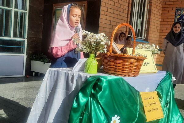  مراسم میلاد حضرت زینب (س)در مدرسه مهرآیین بهارستان دو