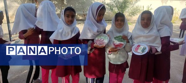 صبحانه نمادین دانش‌آموزان دبستان مولوی فین