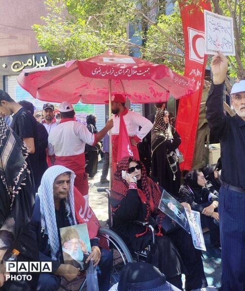 تشییع پیکر رهبر شهید انقلاب در مشهد مقدس با حضور پرشور مردم 