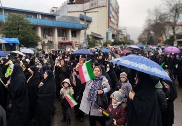 روز 22 بهمن همه آمدند تا پشت رهبرشان باشند