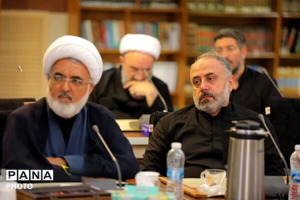  رونمایی از کتاب «برای پدر» با حضور رئیس شورای سیاستگذاری ائمه جمعه کشور و شاعران برجسته کشور